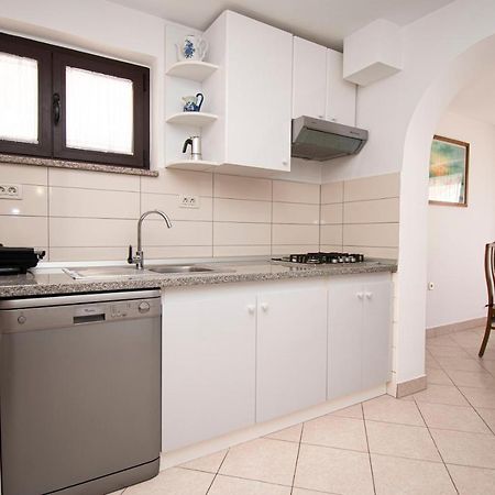 Holiday Apartment 50M From The Beach Pjescana Uvala Exterior foto