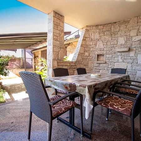 Holiday Apartment 50M From The Beach Pjescana Uvala Exterior foto