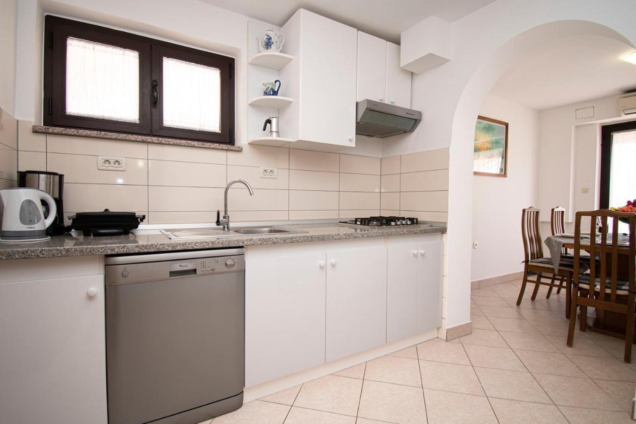 Holiday Apartment 50M From The Beach Pjescana Uvala Exterior foto