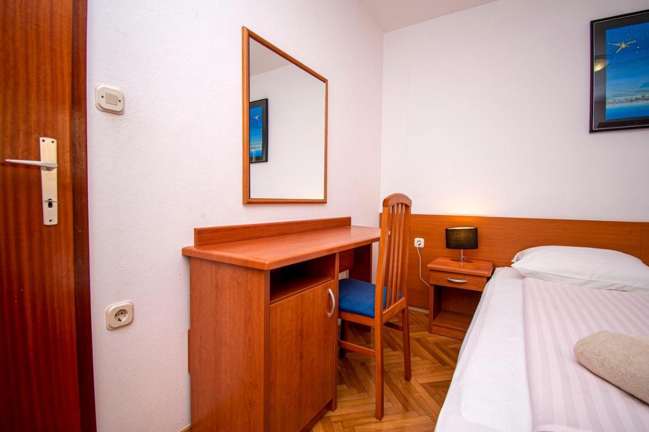 Holiday Apartment 50M From The Beach Pjescana Uvala Exterior foto