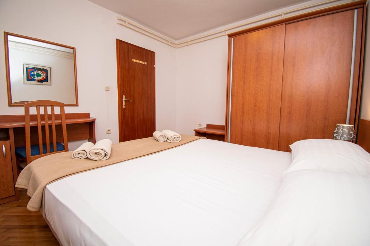 Holiday Apartment 50M From The Beach Pjescana Uvala Exterior foto