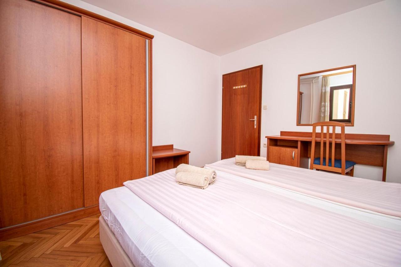 Holiday Apartment 50M From The Beach Pjescana Uvala Exterior foto