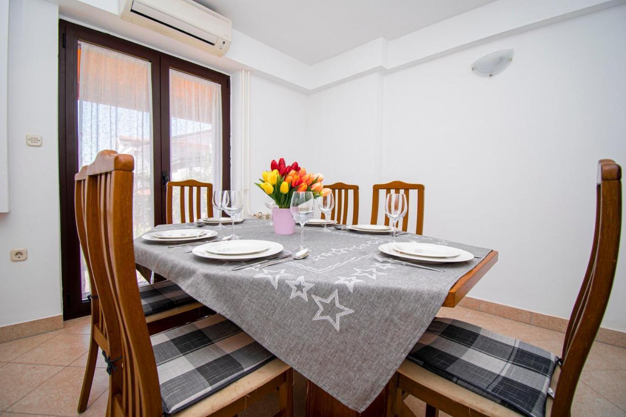 Holiday Apartment 50M From The Beach Pjescana Uvala Exterior foto