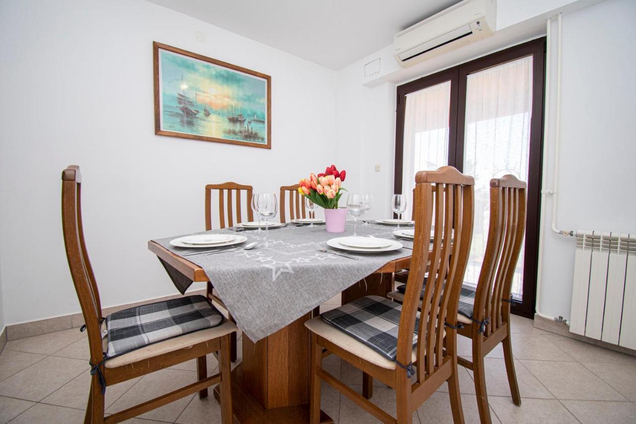 Holiday Apartment 50M From The Beach Pjescana Uvala Exterior foto