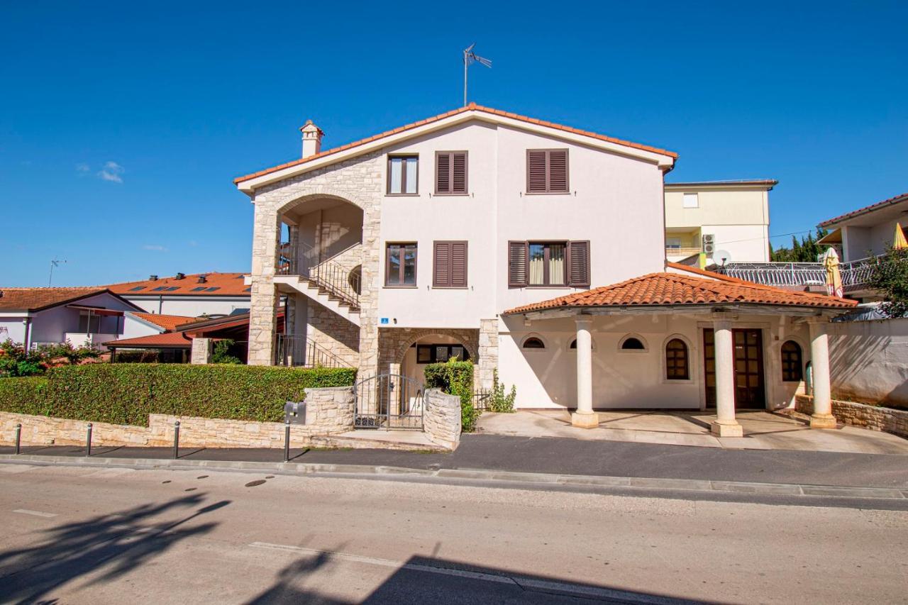 Holiday Apartment 50M From The Beach Pjescana Uvala Exterior foto